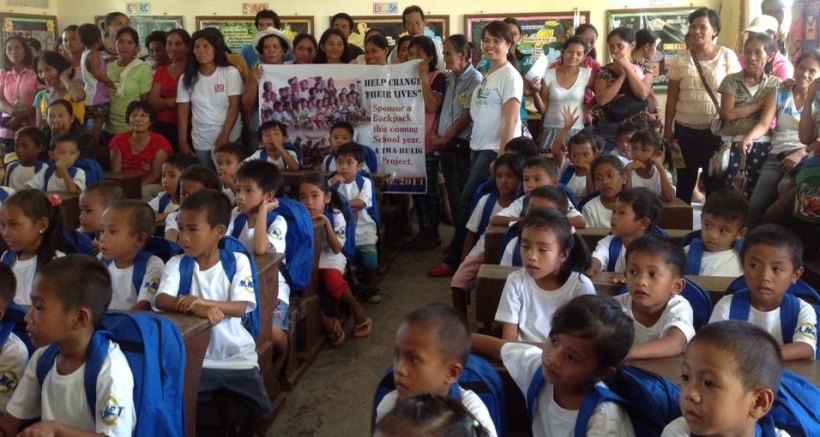 Jovyleen Asebuque poses with the kids and volunteers. @Milagros West Central School (8AM May 24, 2014)
